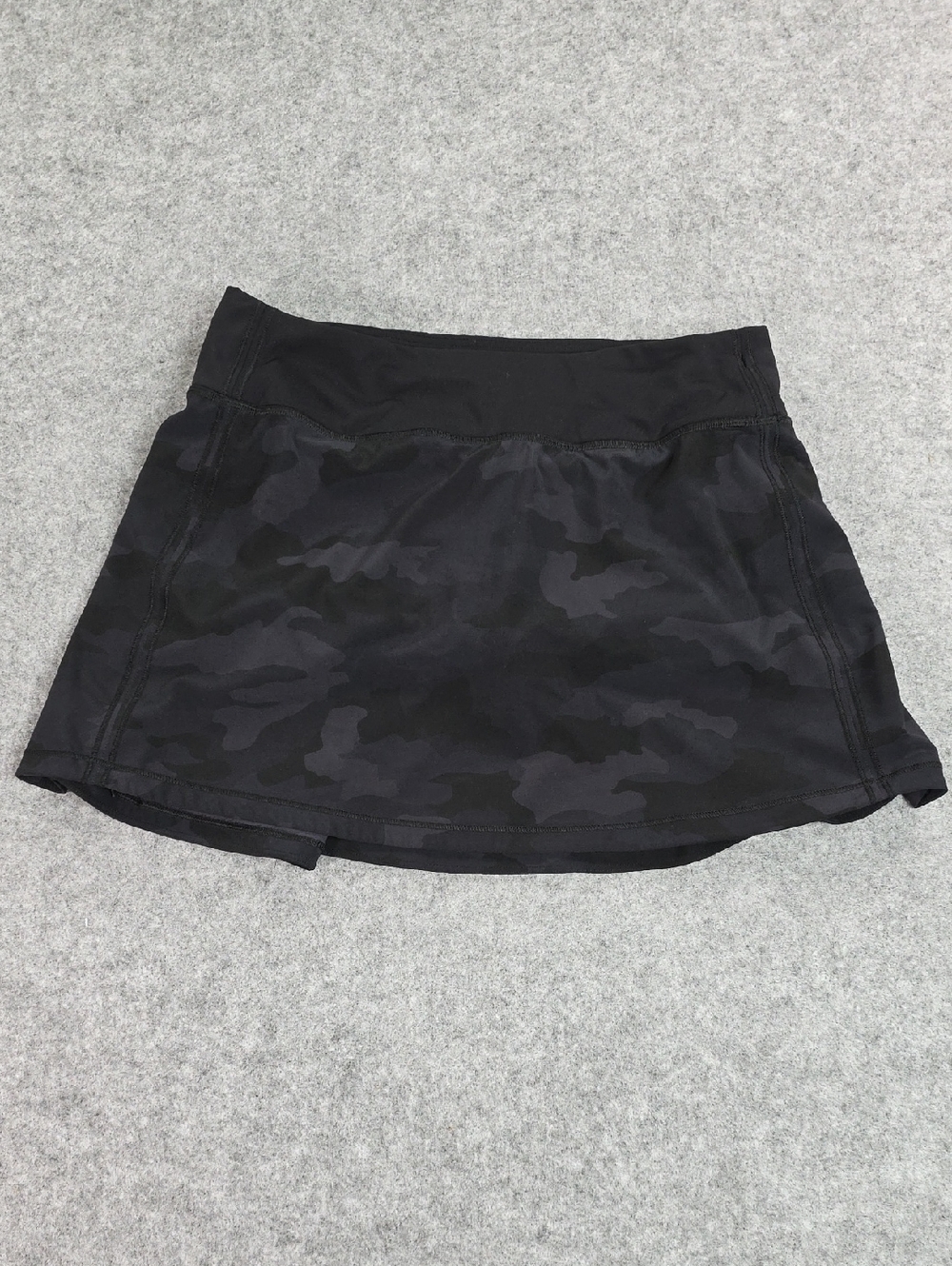 Lululemon Pace Rival Mid Rise Skirt Black Camo Size 6 Skort running tennis gym